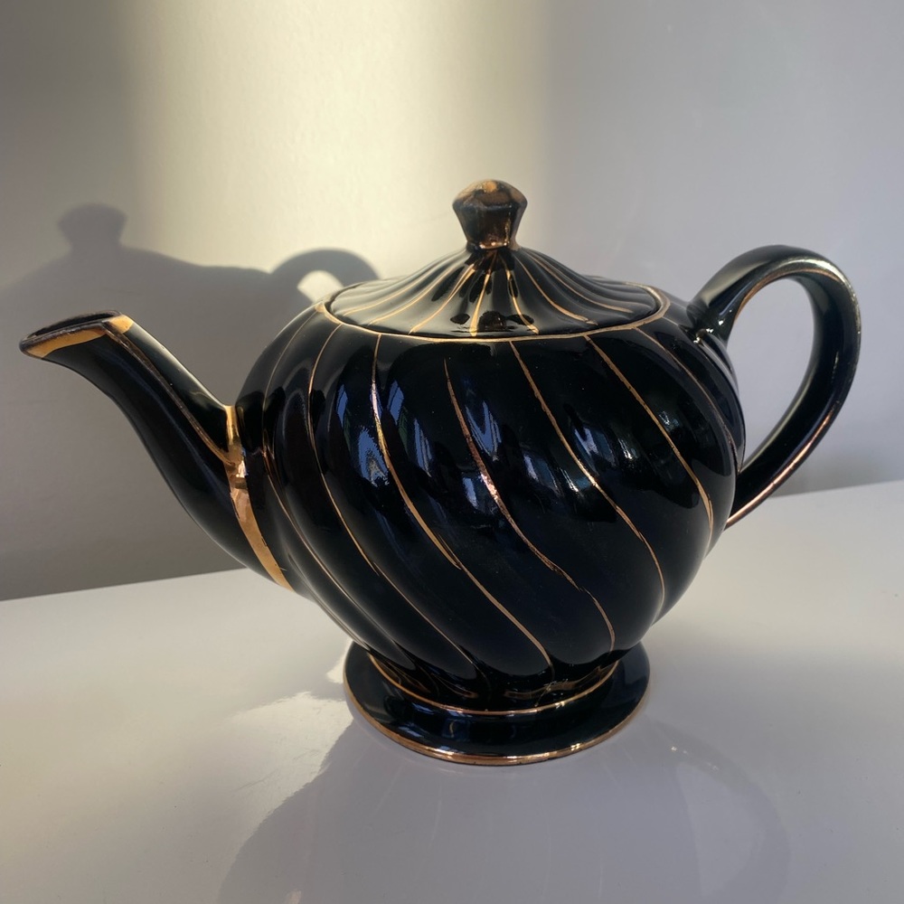 Vintage Victorian MCM Sadler blk & gold swirl  4cup teapot, London Lux romance
